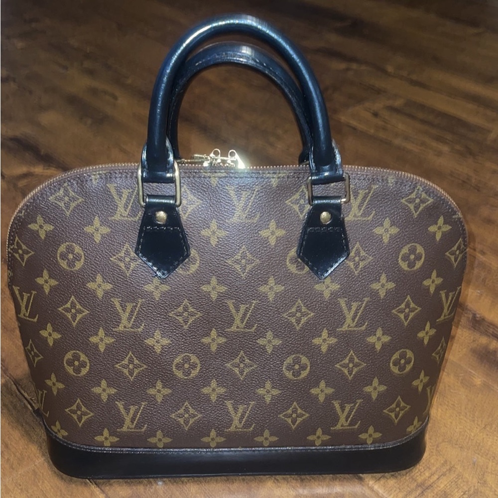 💯Authentic Louis Vuitton Alma SOLD